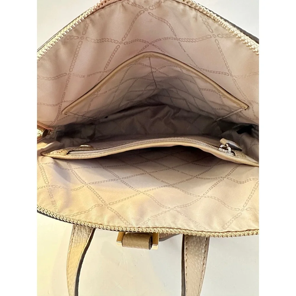 Michael‎ Kors Pebble Leather Backpack Beige Convertible Straps Everyday Casual
